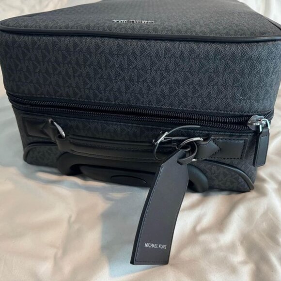 Michael Kors Small Carry On Rollling suitcase - Picture 1 of 8